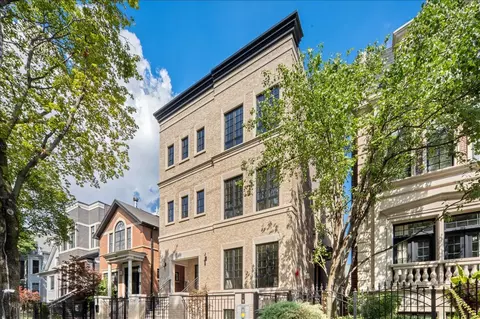 1208 W Wellington St #2, Chicago, IL 60657