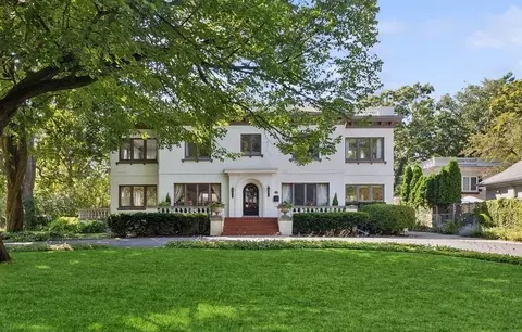 2800 Sheridan Pl, Evanston, IL 60201