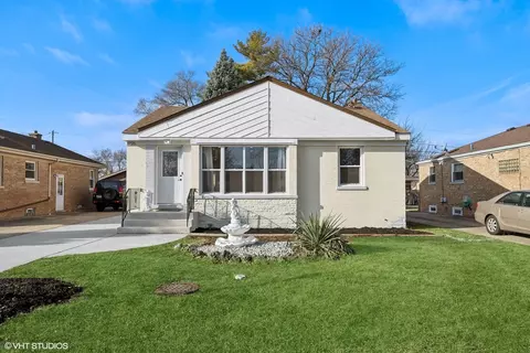 8026 N Elmore St, Niles, IL 60714