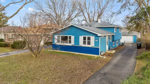 37 Clover Dr, Crystal Lake, IL 60014