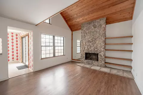 Living - 586 Dunham Rd, Gurnee, IL 60031 photo 2 of 2