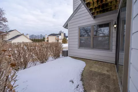 Exterior - 586 Dunham Rd, Gurnee, IL 60031 photo 3 of 3