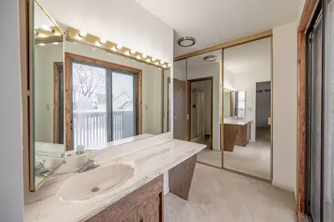Bath - 586 Dunham Rd, Gurnee, IL 60031 photo 2 of 3