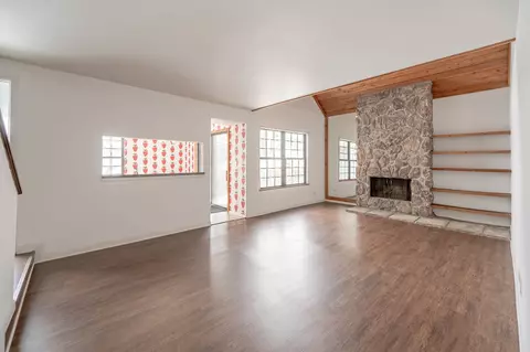 Living - 586 Dunham Rd, Gurnee, IL 60031 photo 1 of 2