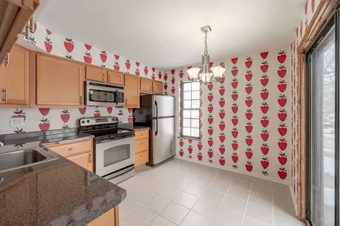 Kitchen - 586 Dunham Rd, Gurnee, IL 60031 photo 1 of 2