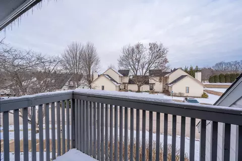 Exterior - 586 Dunham Rd, Gurnee, IL 60031 photo 2 of 3