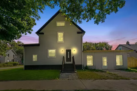 725 N Poplar St, Waukegan, IL 60085