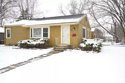 2105 Sharon Ave, Rockford, IL 61103