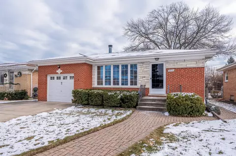 8921 Oleander Ave, Morton Grove, IL 60053