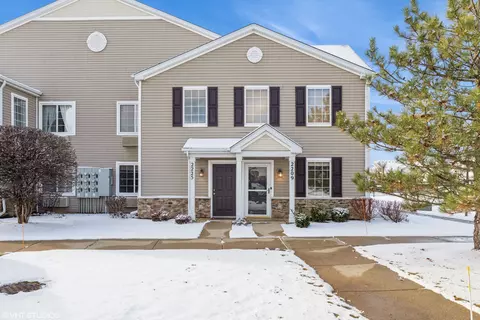 2209 Silverstone Dr #2209, Carpentersville, IL 60110