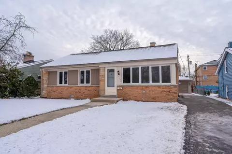 Exterior - 1302 Evergreen St, Wheaton, IL 60187 photo 2 of 3