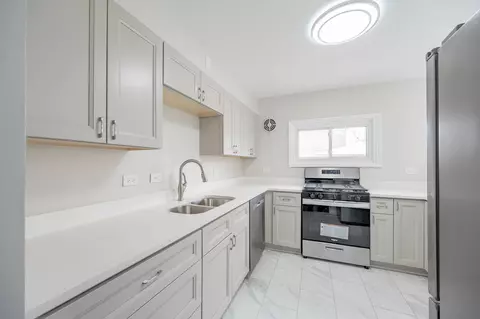 Kitchen - 1302 Evergreen St, Wheaton, IL 60187 photo 3 of 3
