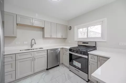 Kitchen - 1302 Evergreen St, Wheaton, IL 60187 photo 1 of 3