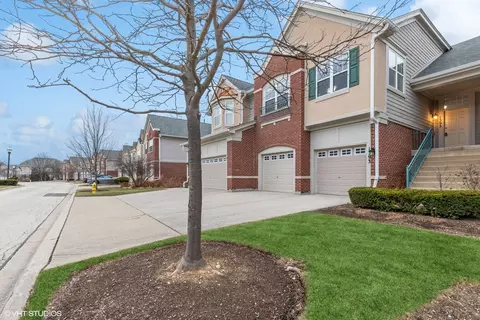 1393 Pinehurst Dr, Vernon Hills, IL 60061