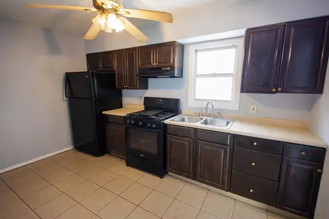 Kitchen - 857 N Evergreen Ave, Kankakee, IL 60901 photo 1 of 2