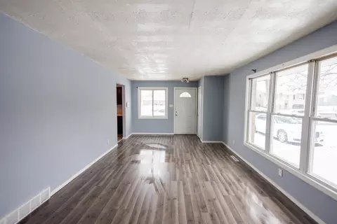 Living - 857 N Evergreen Ave, Kankakee, IL 60901 photo 3 of 3