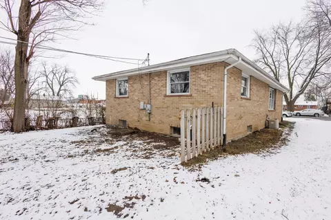 Exterior - 857 N Evergreen Ave, Kankakee, IL 60901 photo 3 of 4