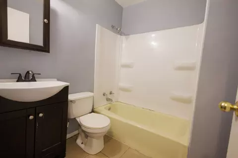 Bath - 857 N Evergreen Ave, Kankakee, IL 60901 photo 1 of 2