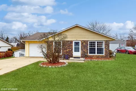 3 Grant Ave, Lake In The Hills, IL 60156
