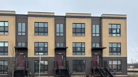 1238 Landmark Ave, Schaumburg, IL 60173