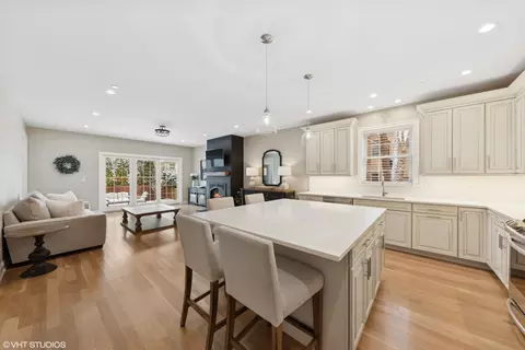 2120 E White Oak St, Mount Prospect, IL 60056 photo 9