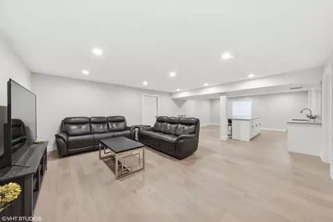 2120 E White Oak St, Mount Prospect, IL 60056 photo 19