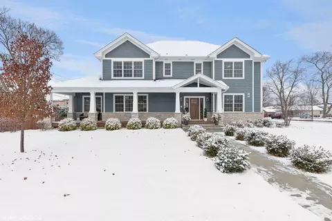 2120 E White Oak St, Mount Prospect, IL 60056