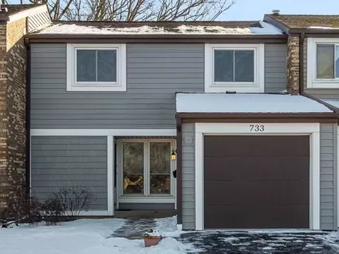 733 Lakeside Circle Dr, Wheeling, IL 60090