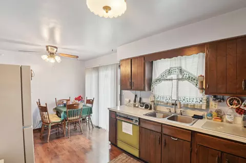 Kitchen - 780 Laurel Dr, Aurora, IL 60506 photo 3 of 3