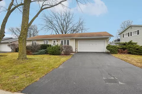 780 Laurel Dr, Aurora, IL 60506