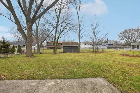 Exterior - 780 Laurel Dr, Aurora, IL 60506 photo 1 of 2