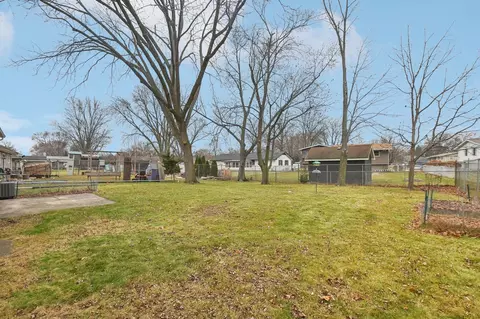 Exterior - 780 Laurel Dr, Aurora, IL 60506 photo 2 of 2