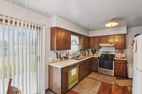 Kitchen - 780 Laurel Dr, Aurora, IL 60506 photo 1 of 3