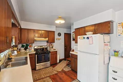 Kitchen - 780 Laurel Dr, Aurora, IL 60506 photo 2 of 3