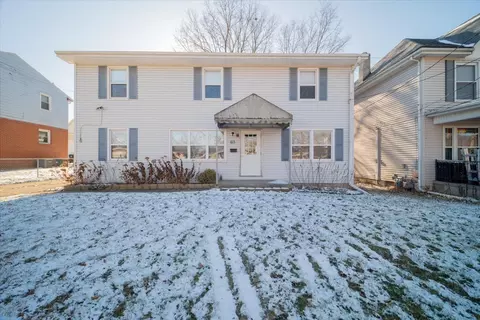 813 Bell St, Bloomington, IL 61701
