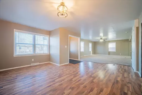 Living - 813 Bell St, Bloomington, IL 61701 photo 2 of 3