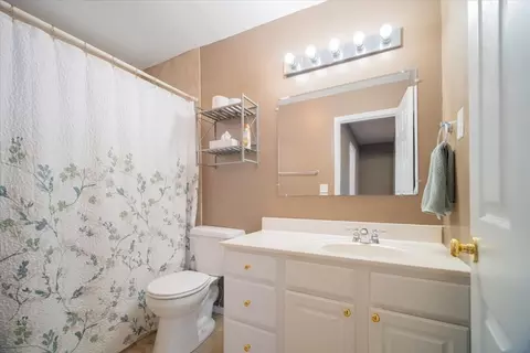 Bath - 813 Bell St, Bloomington, IL 61701 photo 1 of 2