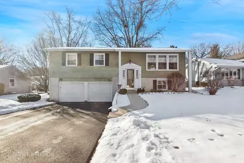 68 Drendel Ln, Naperville, IL 60565