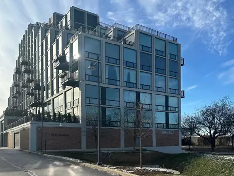 61 W 15th St #212, Chicago, IL 60605