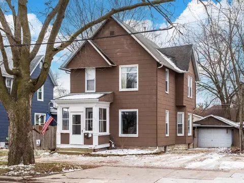 826 E Water St, Pontiac, IL 61764