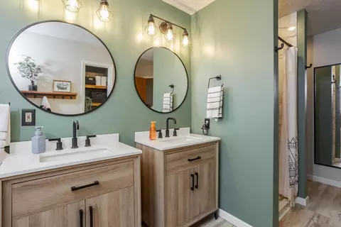 Bath - 411 Beacon Cir, Bloomington, IL 61704 photo 6 of 6