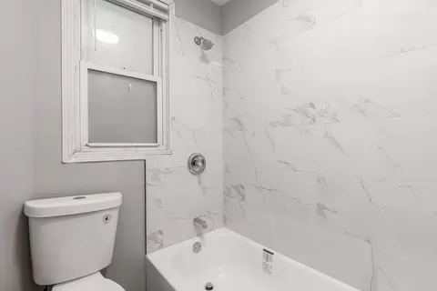Bath - 3019 E 80th St, Chicago, IL 60617 photo 1 of 2