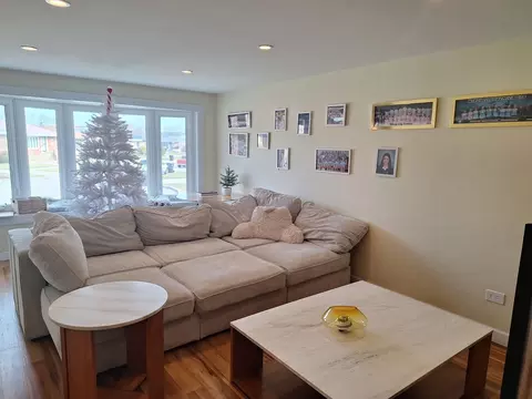 2701 E 96th Pl, Chicago, IL 60617 photo 2