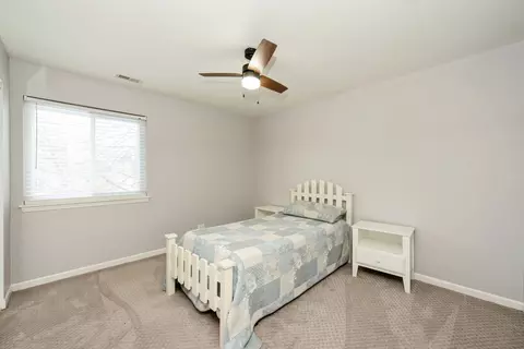 Bedroom - 6869 Hampton Cir, Gurnee, IL 60031 photo 3 of 3