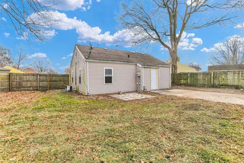 15 Gerald Rd, Rantoul, IL 61866