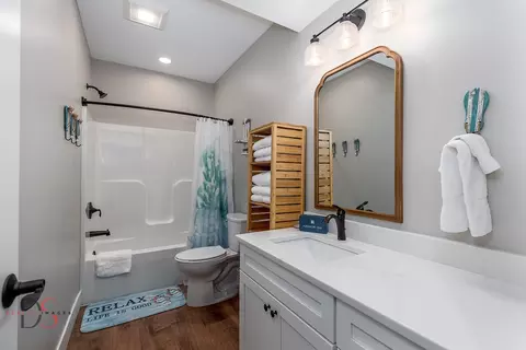 Bath - 100 Great Loop Dr #38, Ottawa, IL 61350 photo 3 of 3