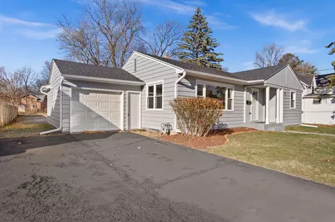 725 S 4th St, Dekalb, IL 60115