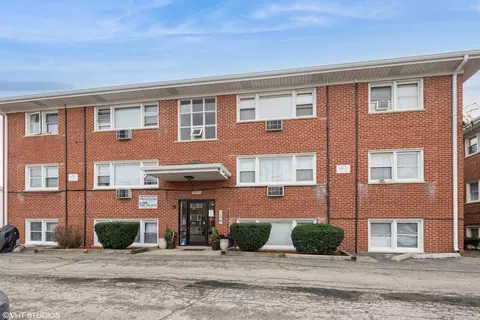 10139 N Hartford Ln #2B, Schiller Park, IL 60176