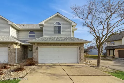 2216 Orchid Ln, Crest Hill, IL 60403