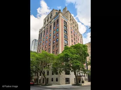 1325 N Astor St #12, Chicago, IL 60610